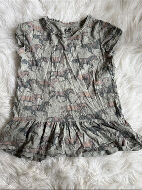 Spotted Zebra Graphic Tee in Light Gray with Mauve Accents